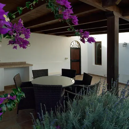 Playa Blanca Sleeps 6 Pool Air Con Wifi *