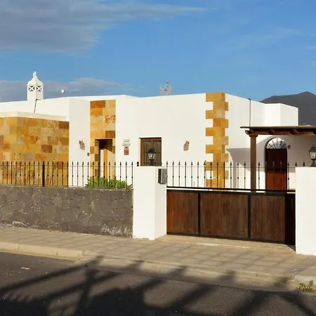 Villa Playa Blanca Sleeps 6 Pool Air Con Wifi
